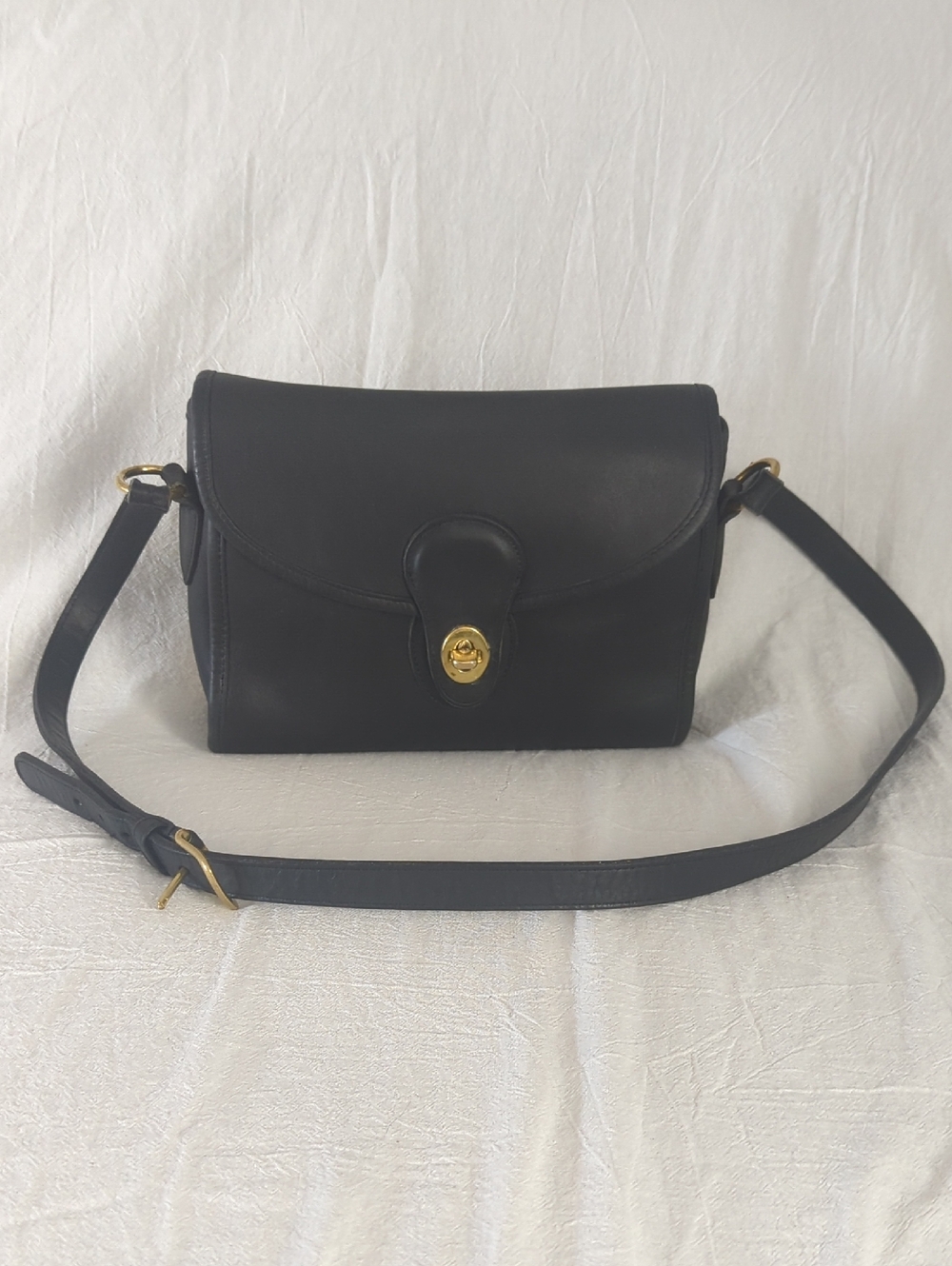 Vintage Coach Black Leather Devon Crossbody Turnlock Flap Bag 1988 USA